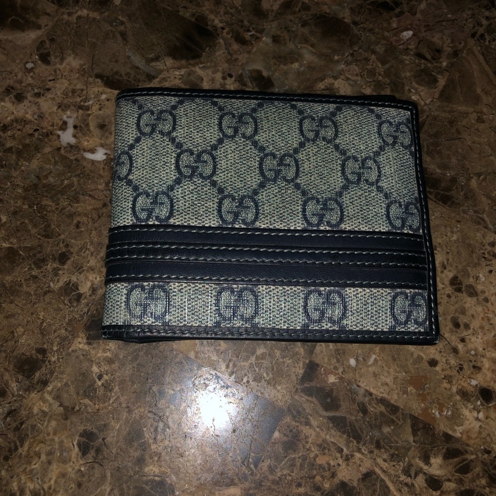 Gucci Supreme Wallett